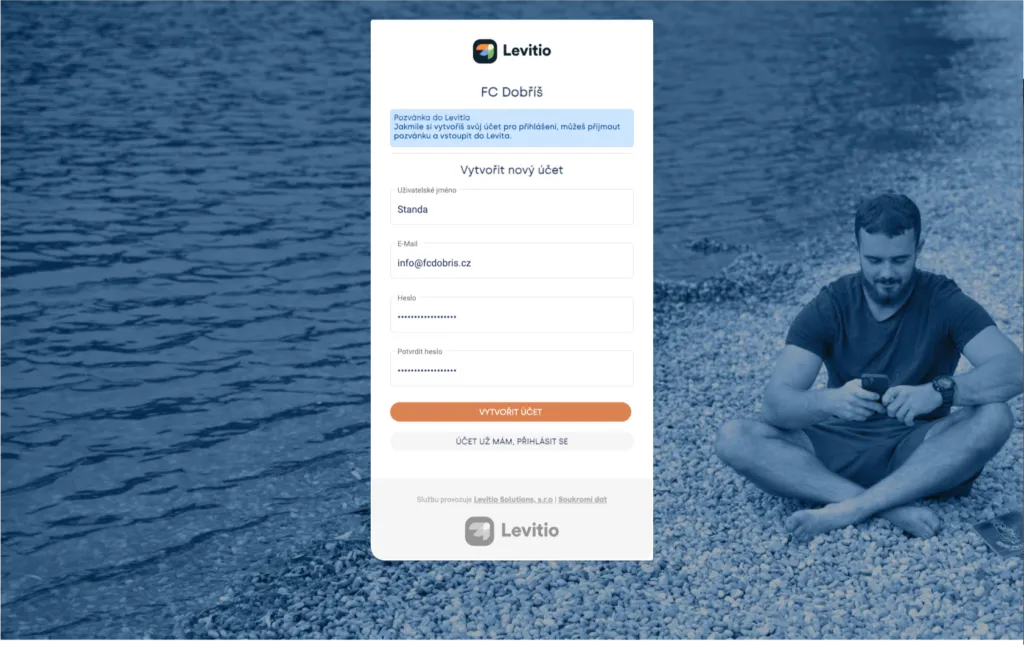 Formulář „Vytvořit nový účet“ s uživatelským jménem, e-mailem, heslem a potvrzením hesla