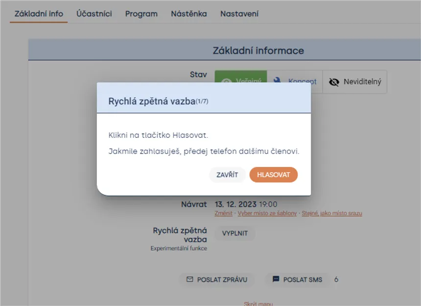 První krok rychlé zpětné vazby (1/7): výzva kliknout na „Hlasovat“ a předat telefon dalšímu členovi